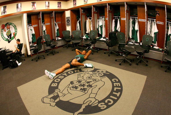 成都蓉城今晚更衣室发声；志在NBA总决赛名次提升；引发热议；年轻球员得到机会的简单介绍