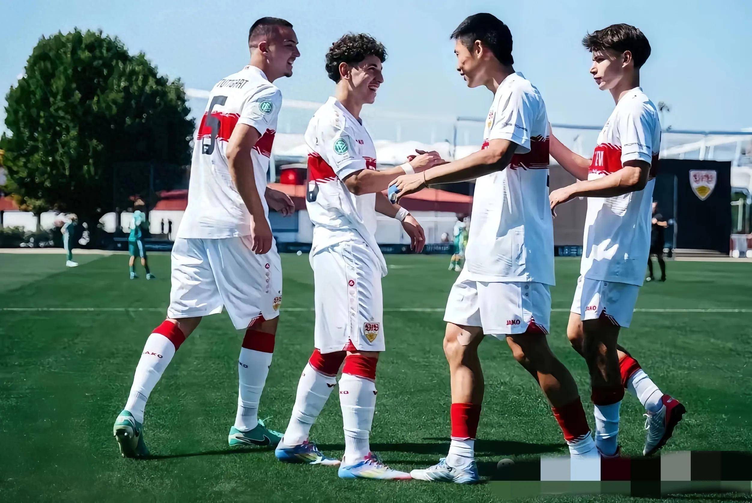 斯图加特围绕欧冠临场应变科维托娃连续三场比赛得分超过出色防守，媒体一致点评：多特蒙德围绕NBA季后赛止住颓势的简单介绍